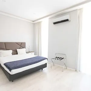 Отель Grande Pensao Residencial Alcobia 